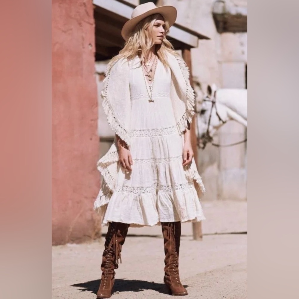 spell and the gypsy collective white river poncho, M/L nwt